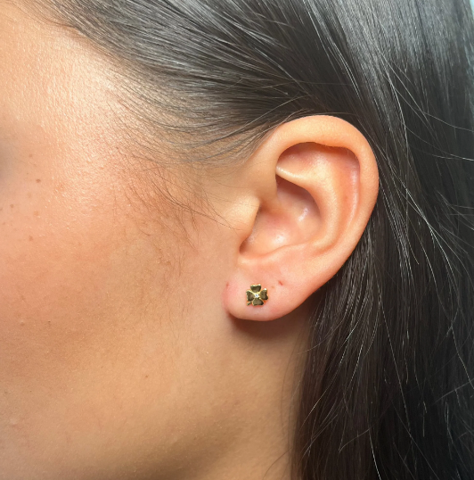 Four leaf clover gold single stud